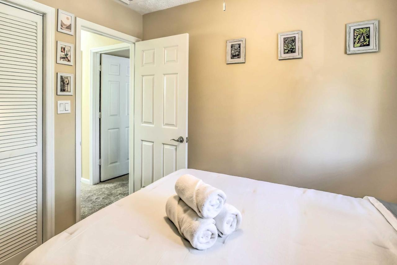 Charming Myrtle Townhome Walk To Holiday home *