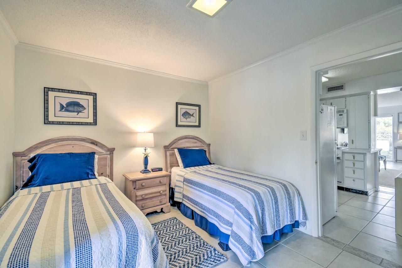 Holiday home Abode With Seasonal Pool And Lake View!