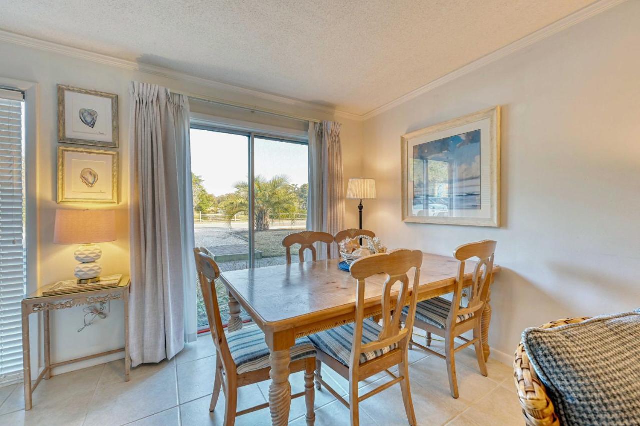 Abode With Seasonal Pool And Lake View!