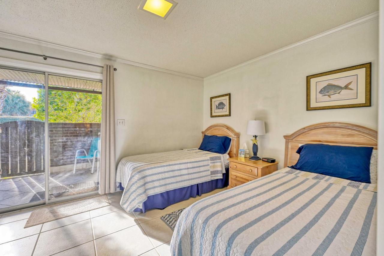 Abode With Seasonal Pool And Lake View! *