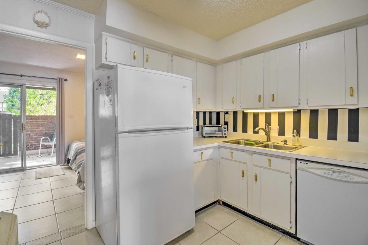 Abode With Seasonal Pool And Lake View! * Myrtle Beach
