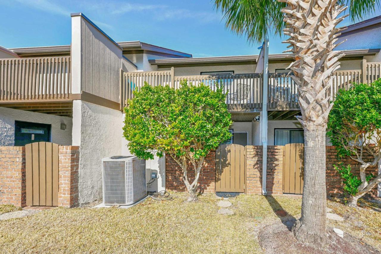 Abode With Seasonal Pool And Lake View! Myrtle Beach