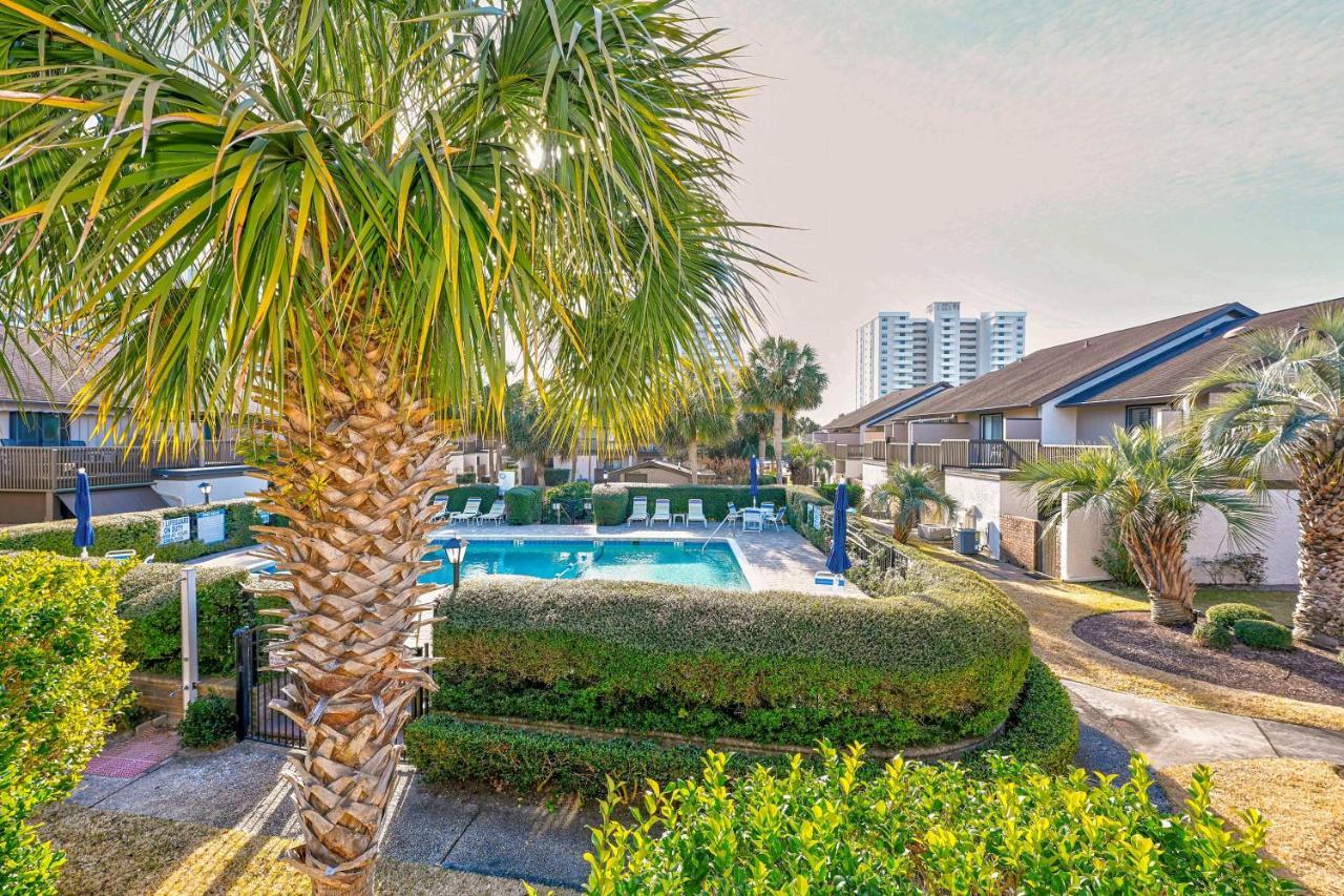 Abode With Seasonal Pool And Lake View! Holiday home