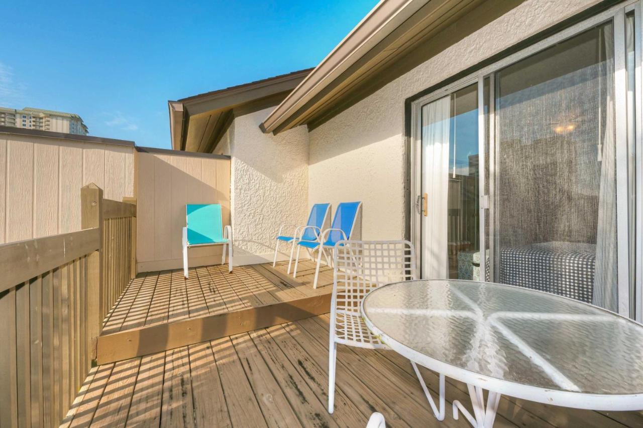 Abode With Seasonal Pool And Lake View! Myrtle Beach
