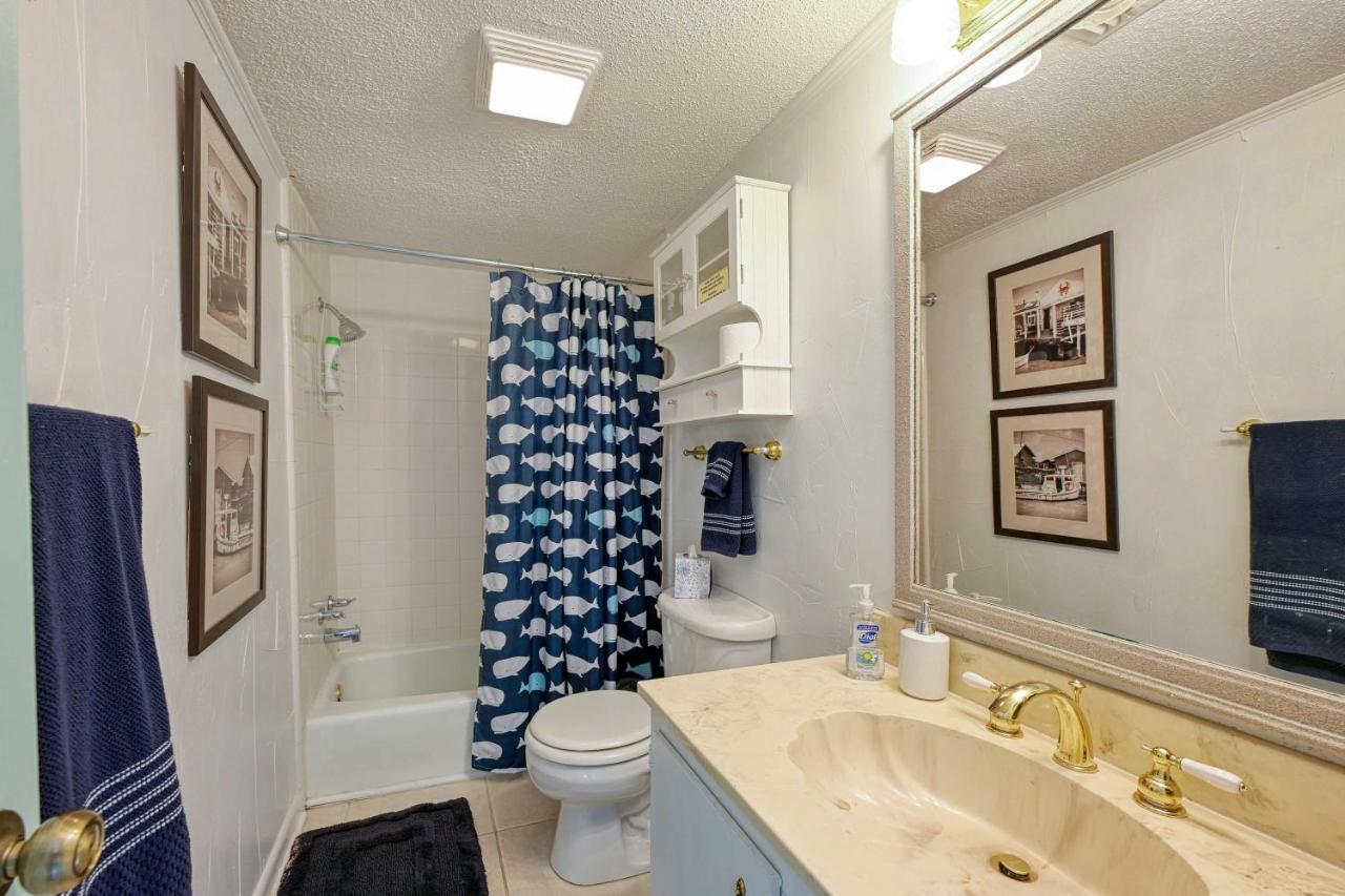 Abode With Seasonal Pool And Lake View! * Myrtle Beach