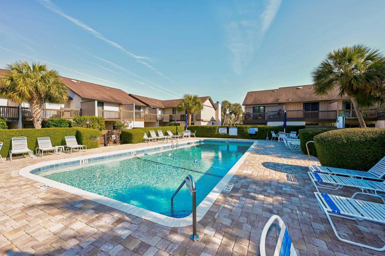 Abode With Seasonal Pool And Lake View! *