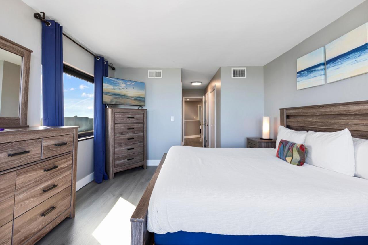 Apartment Oceanfront Penthouse, Two-story, 3 Bedrooms