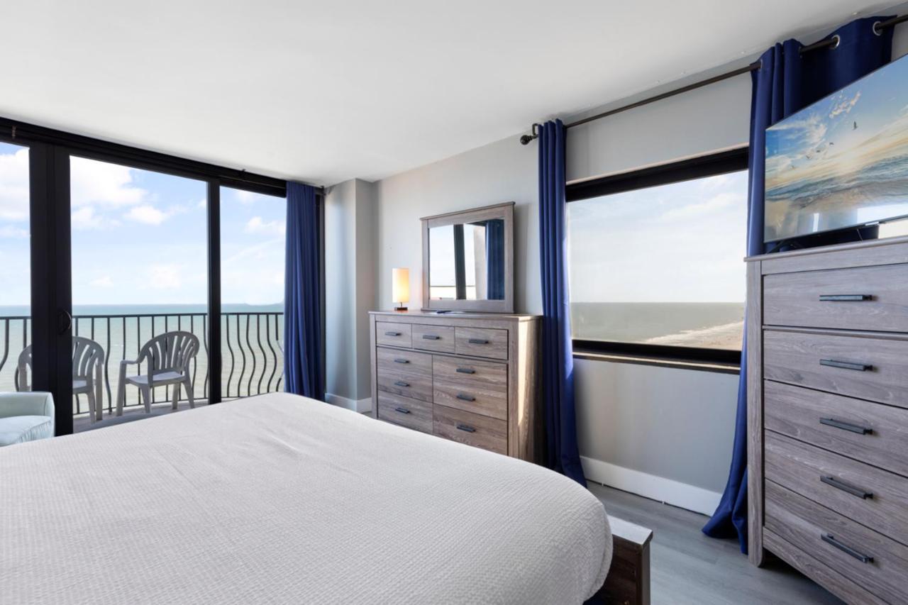 Oceanfront Penthouse, Two-story, 3 Bedrooms Apartment *