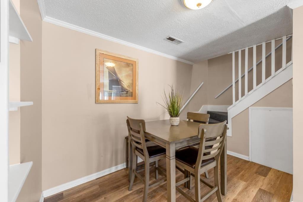 Bright Duplex 2br Walking Distance From The Apartment