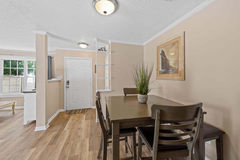 Apartment Bright Duplex 2br Walking Distance From The