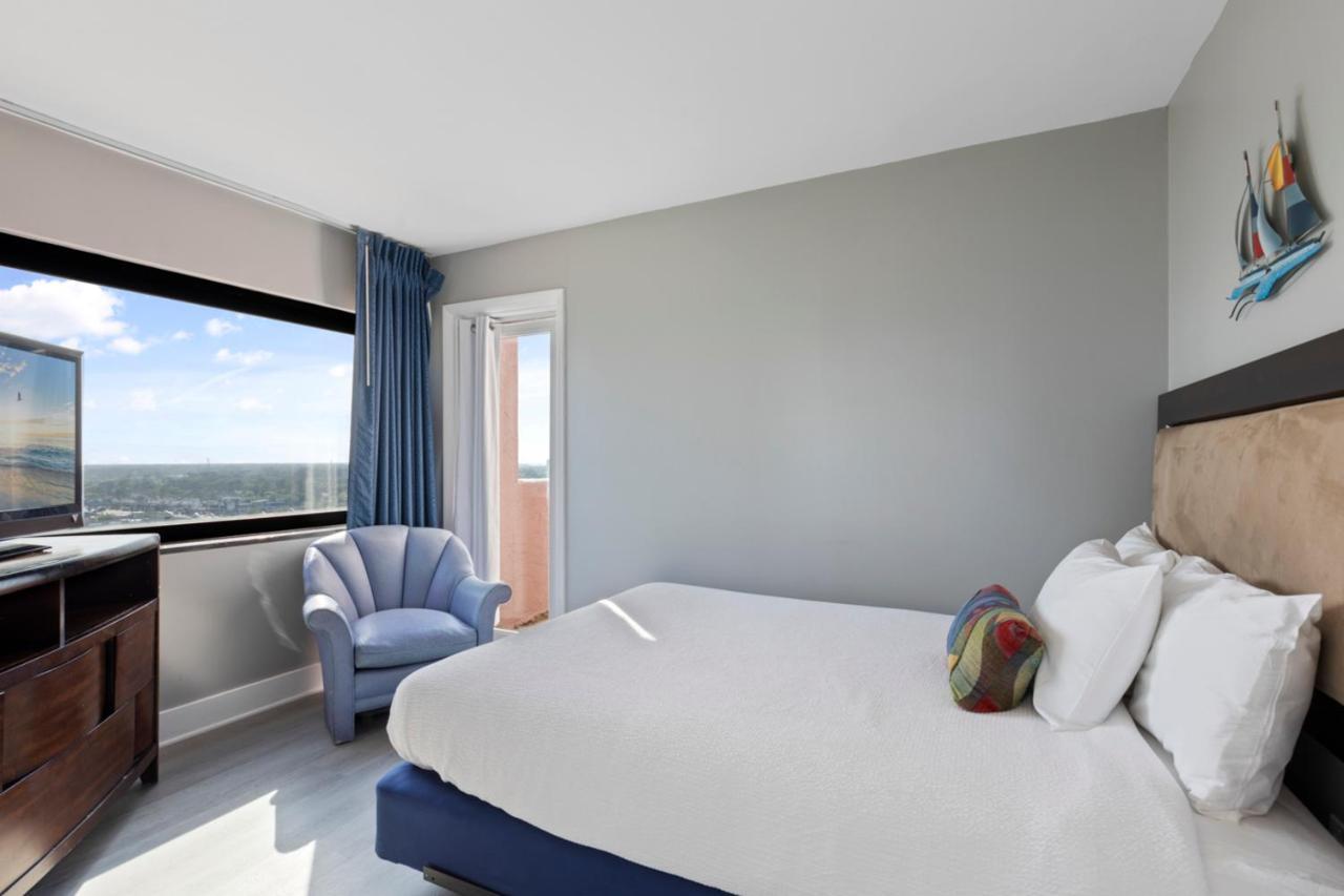 Oceanfront Penthouse, Two-story, 3 Bedrooms Apartment *