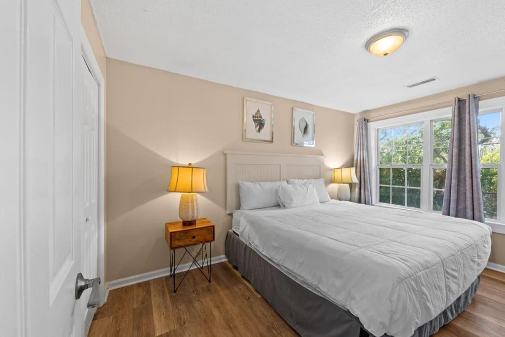 Bright Duplex 2br Walking Distance From The *