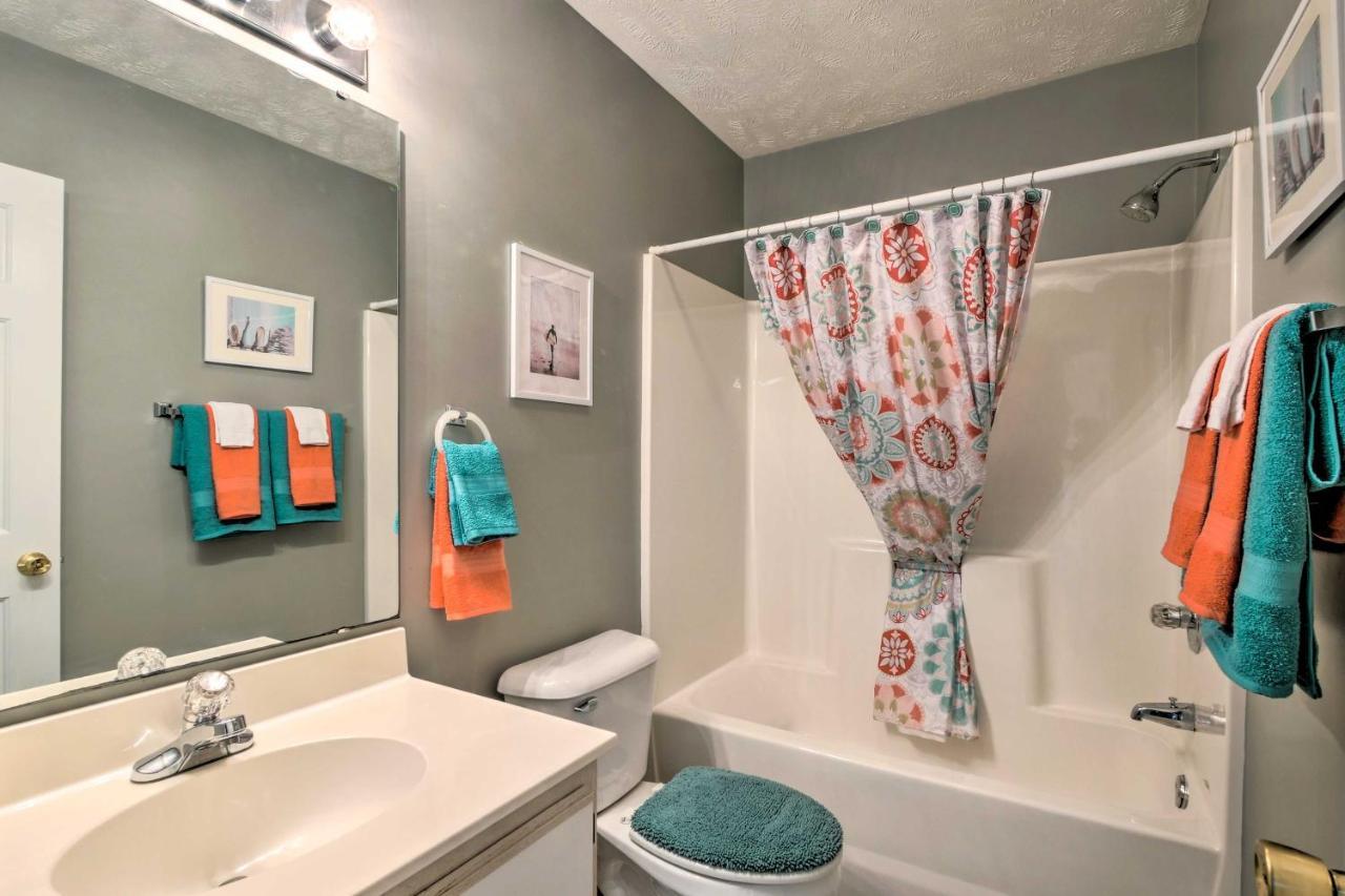 Sunny Myrtle With Amenities!