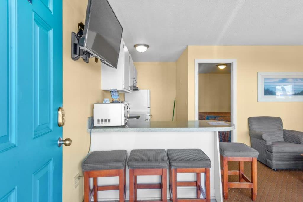 Apartment Charming 1br With Pool And Direct Beach Access