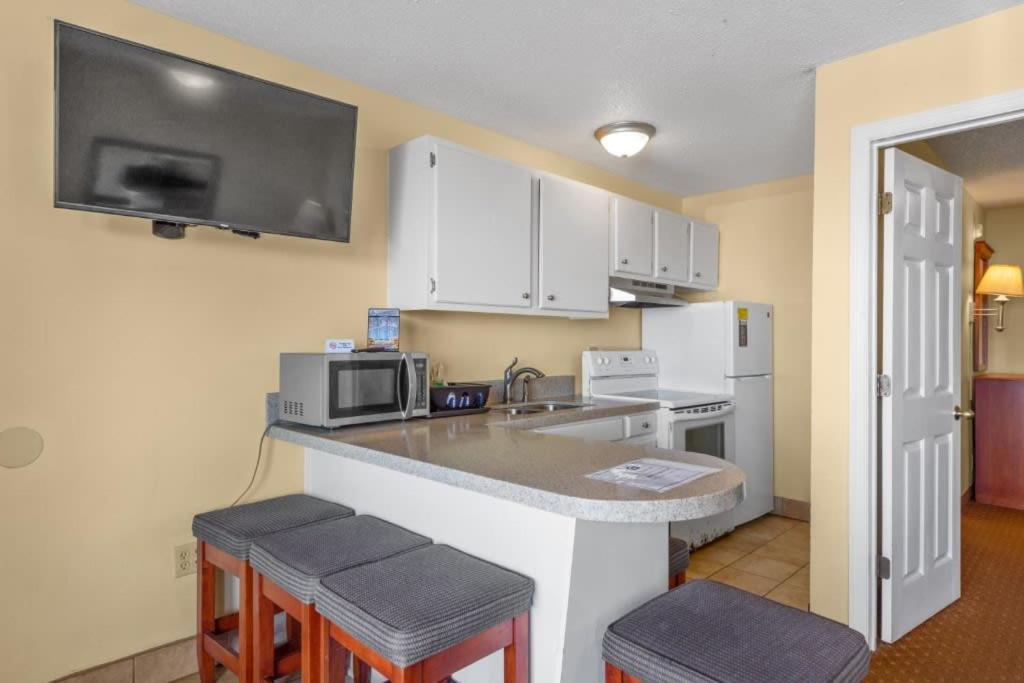 Apartment Charming 1br With Pool And Direct Beach Access *