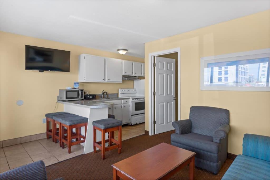 Charming 1br With Pool And Direct Beach Access Apartment *