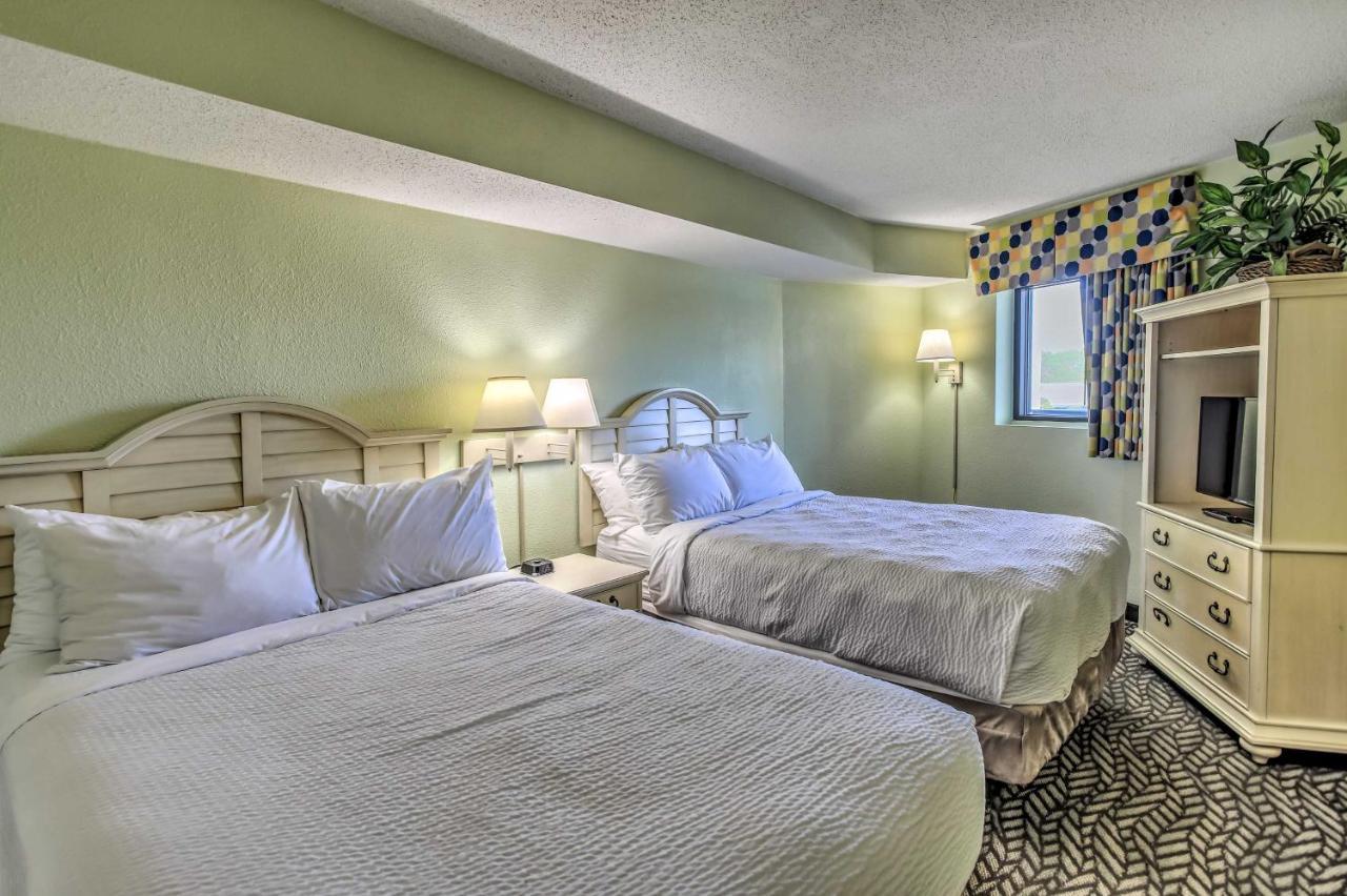 Ocean View And Access To Pool, And Apartment