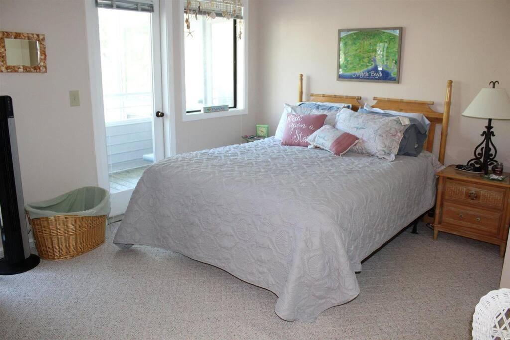 Apartment 2br Shore Dr Area: Queen: Pool: Grill: Beach: Ocean Annie's: M28
