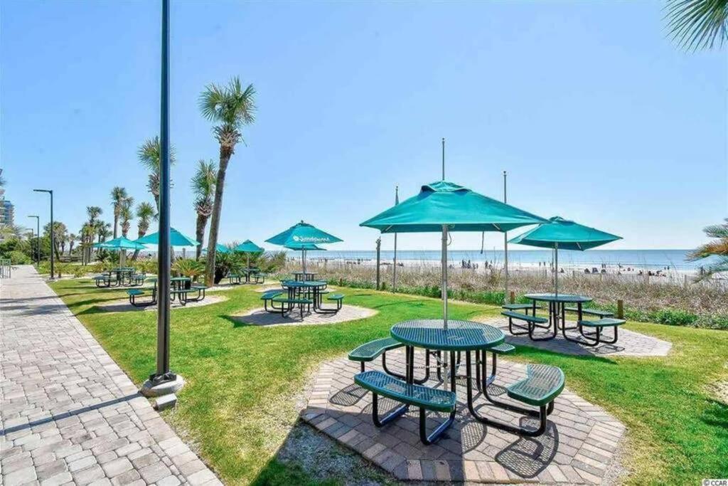 Apartment *renovated Oceanfront Condo*queen Beds*pools*hot Tubs*more*p220