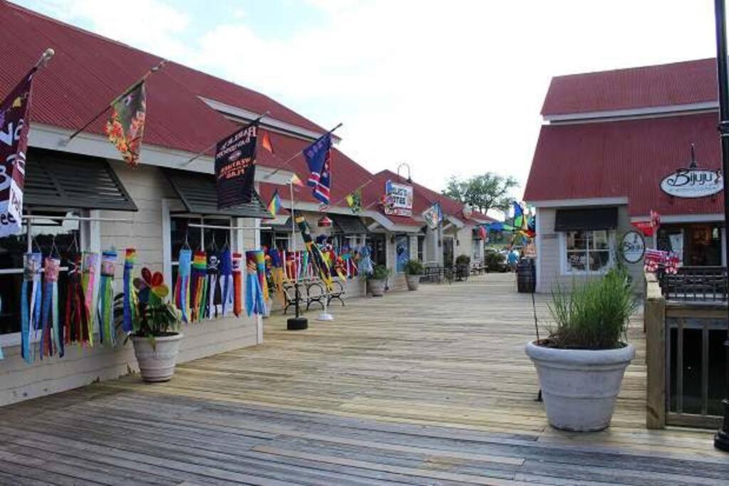 2br Shore Dr Area: Queen: Pool: Grill: Beach: Ocean Annie's: M28 Apartment Myrtle Beach