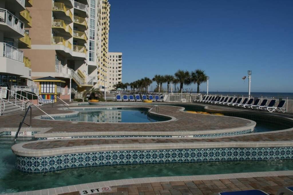 Apartment *wonderful Amenities*queen Beds * Pools & More*c50 *