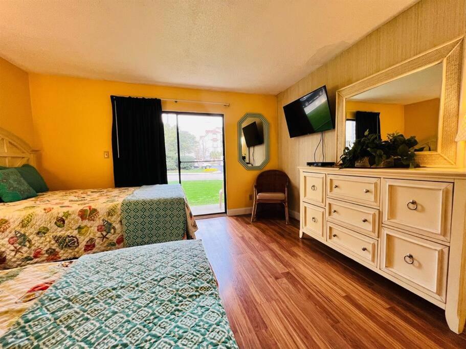 *a Family Retreat*pool*steps To The Beach*approved Dogs*d18-9 Apartment *