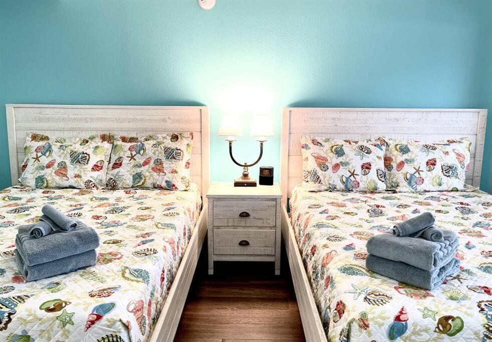 *fantastic Sunsets Await* Queen Beds *great Pools, Hot Tubs+++*m27 Apartment