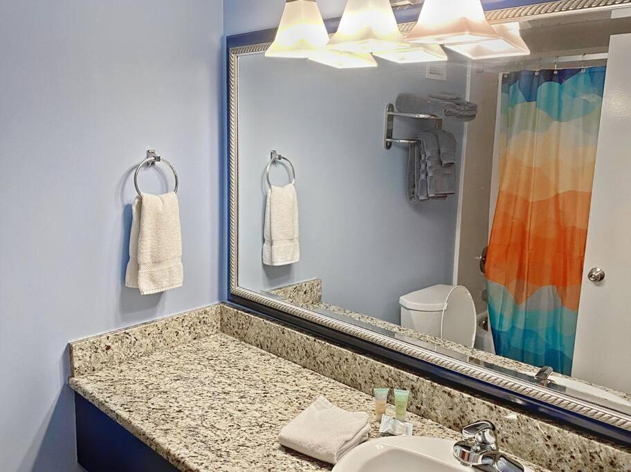 *oceanview & New* Queen Beds*pools Galore*cool Retro Vibe*m21 Apartment