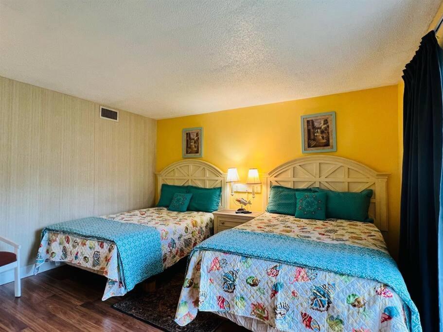 Apartment *a Family Retreat*pool*steps To The Beach*approved Dogs*d18-9