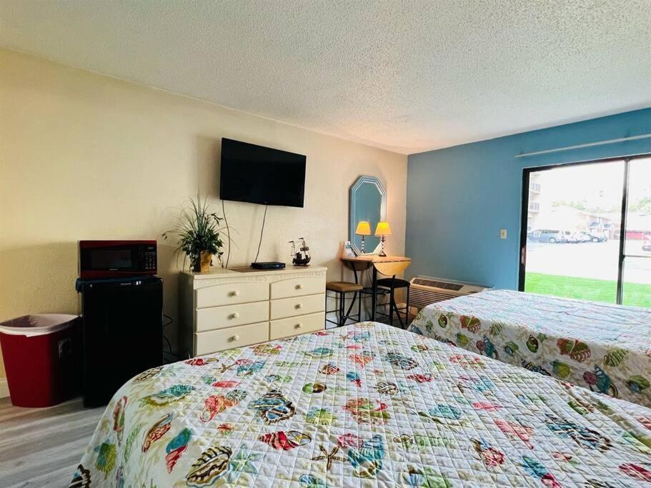 *a Family Retreat*pool*steps To The Beach*approved Dogs*d18-9 Apartment *