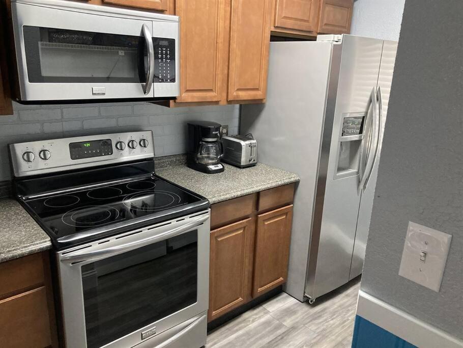 *renovated Townhouse*king Master*pool*steps To Sand*pt3 Apartment
