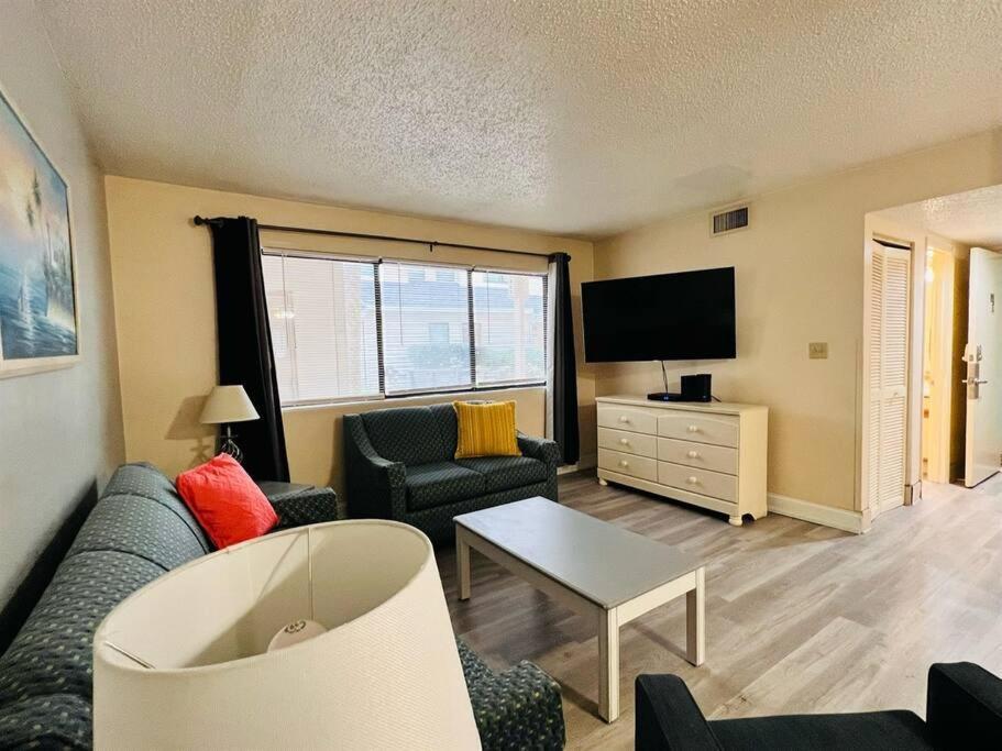 *a Family Retreat*pool*steps To The Beach*approved Dogs*d18-9 *