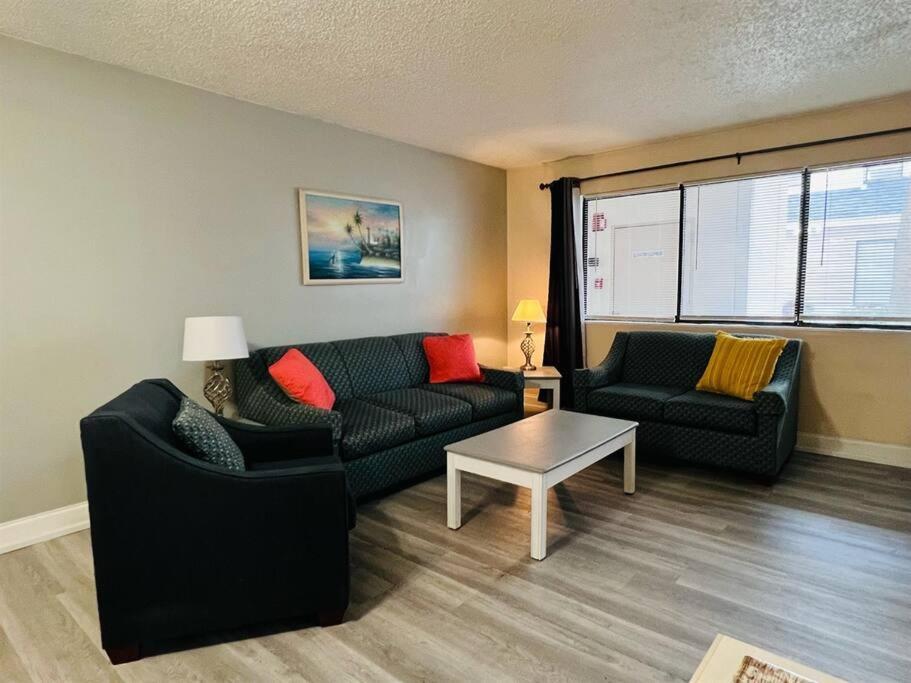 *a Family Retreat*pool*steps To The Beach*approved Dogs*d18-9 *