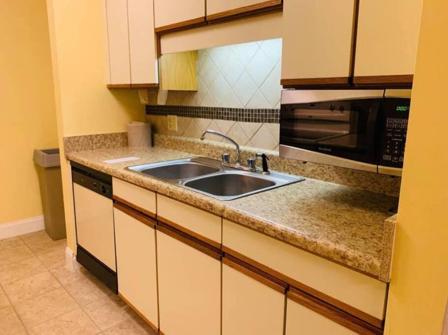 *delightful Family Retreat*pool, Steps To The Sand*h32-3 * Myrtle Beach