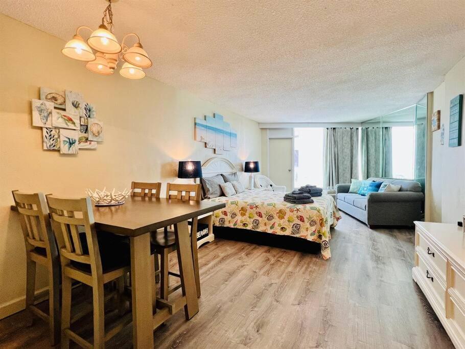 Apartment *comfy Condo*pools*hot Tubs*more*b49