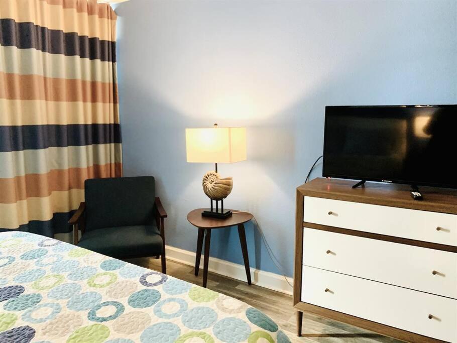 *oceanview & New* Queen Beds*pools Galore*cool Retro Vibe*m21 *