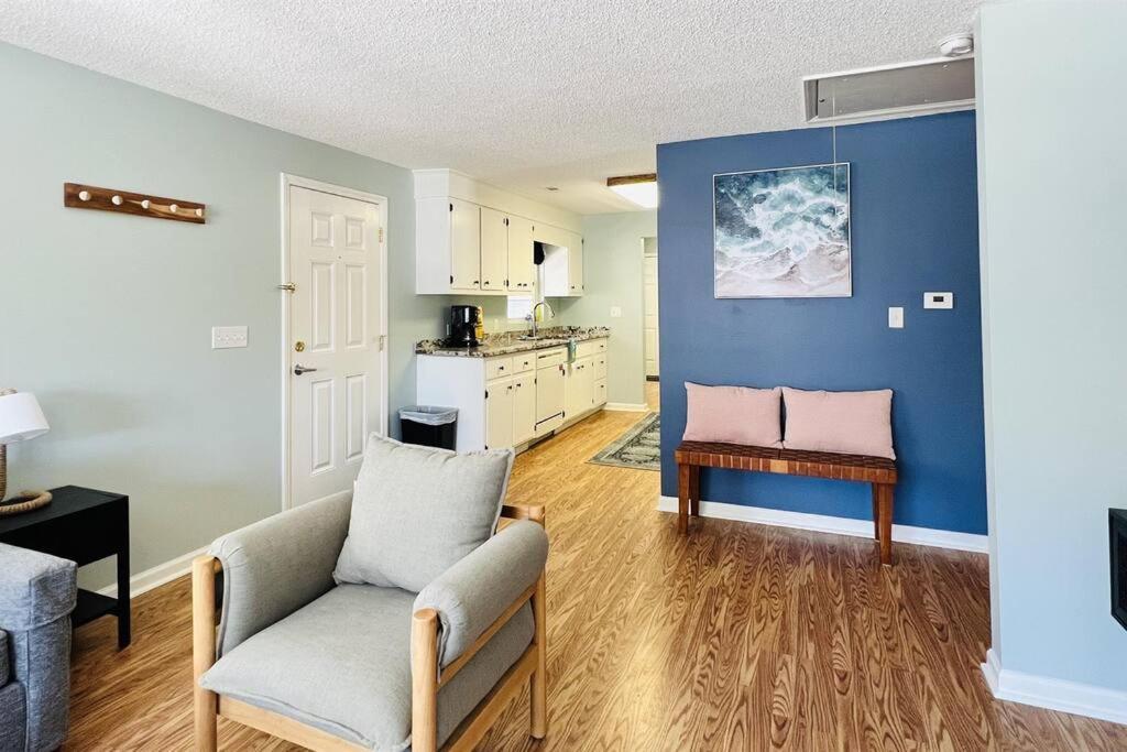 *comfy N. Myrtle House*3 New Queens*steps To The Beach*v384 Apartment