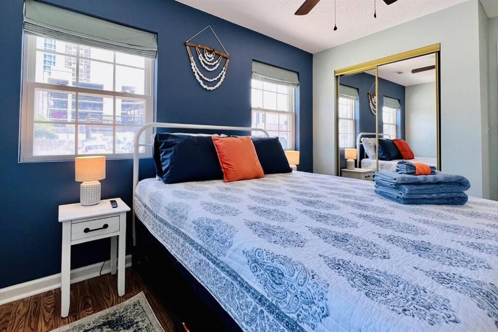 *comfy N. Myrtle House*3 New Queens*steps To The Beach*v384 *
