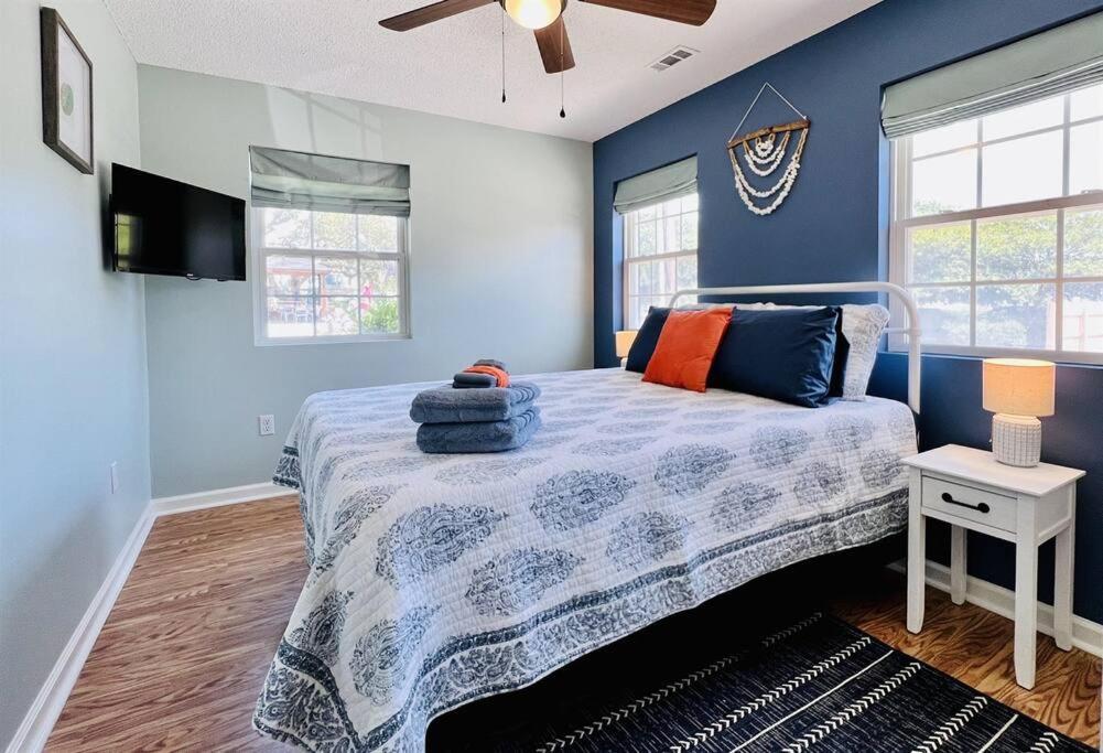 Apartment *comfy N. Myrtle House*3 New Queens*steps To The Beach*v384 *