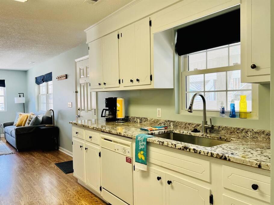 Apartment *comfy N. Myrtle House*3 New Queens*steps To The Beach*v384 Myrtle Beach