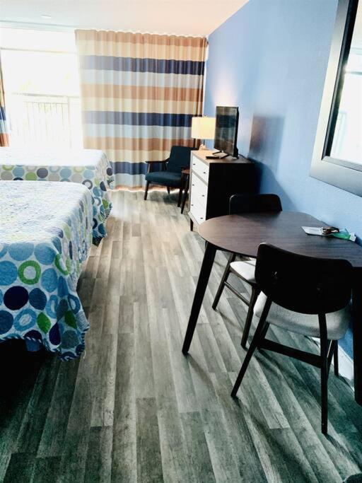 *oceanview & New* Queen Beds*pools Galore*cool Retro Vibe*m21 * Myrtle Beach