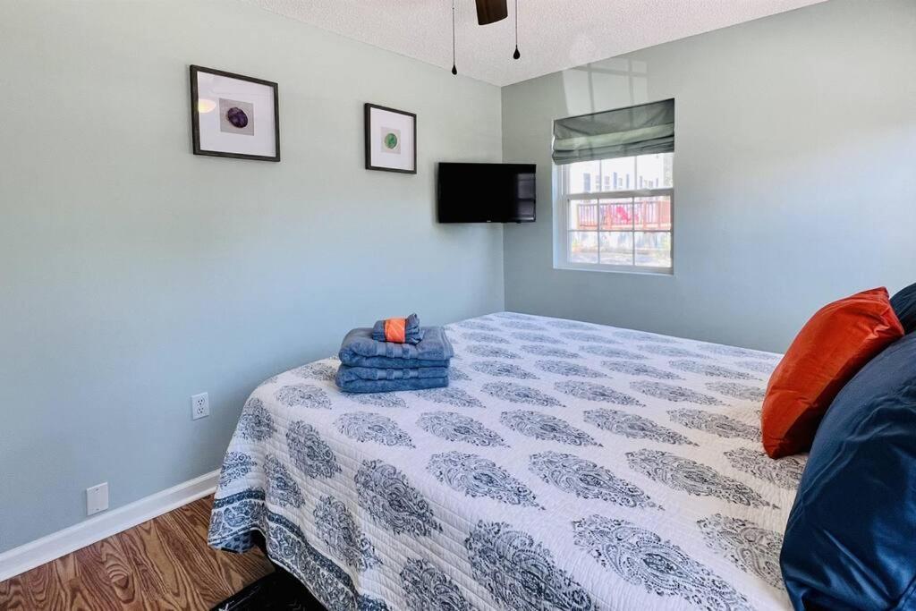*comfy N. Myrtle House*3 New Queens*steps To The Beach*v384 Apartment *