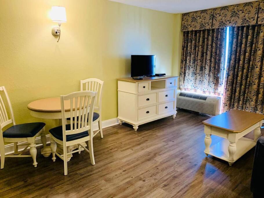Apartment *oceanfront* Queen Beds*amenities*compass Cove*s118 *