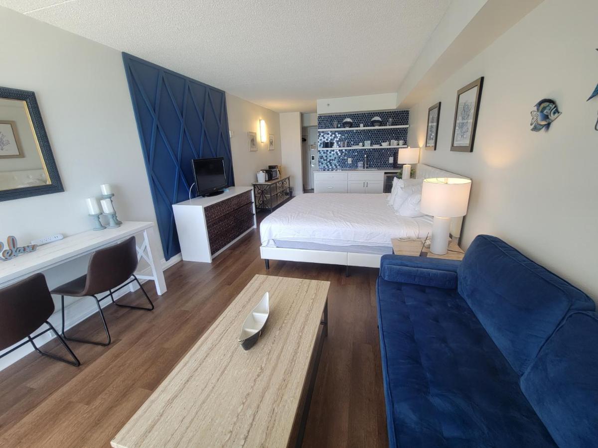 Beautifully Updated Ocean Front King Suite! Sea Mist 20806 - Perfect For 2-4 Guests!