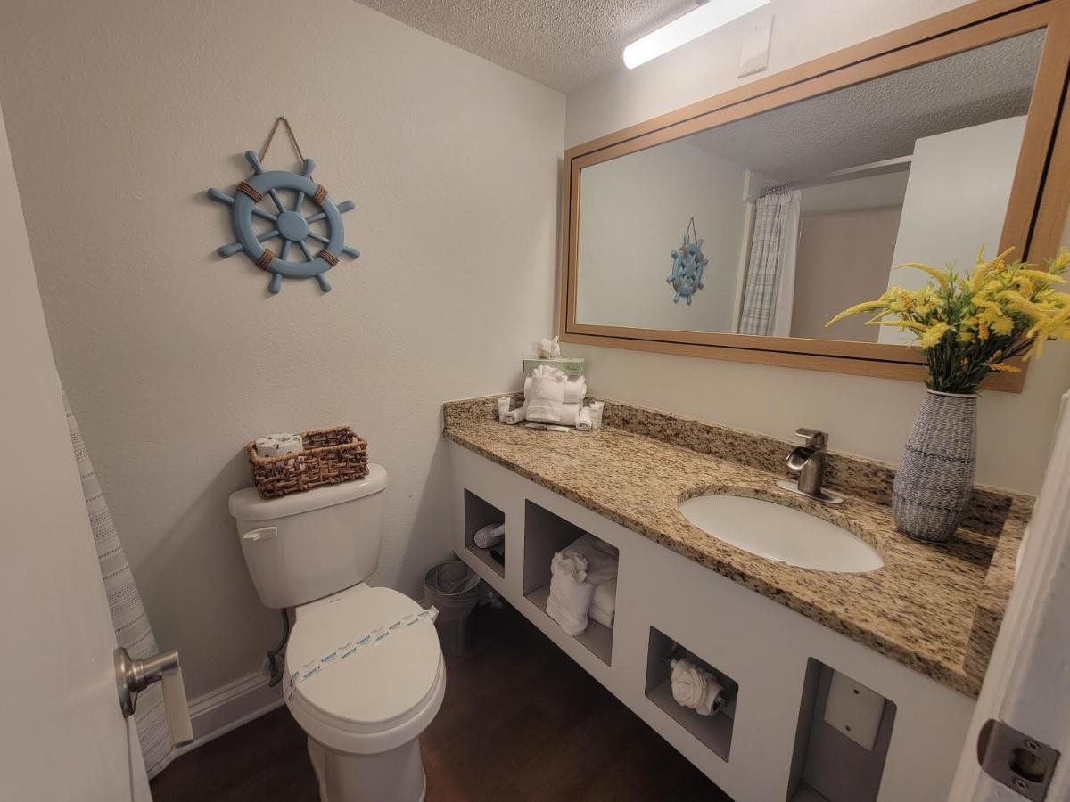 Beautifully Updated Ocean Front King Suite! Sea Mist 20806 - Perfect For 2-4 Guests! Holiday home Myrtle Beach