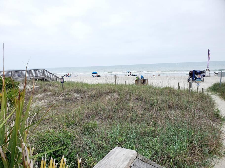 Bright And Airy Beach House. Holiday home Myrtle Beach