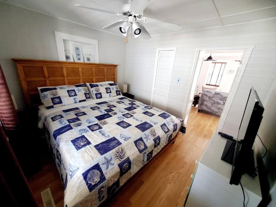 Bright And Airy Beach House. Holiday home