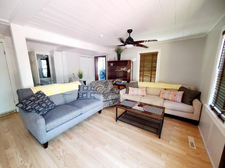 Bright And Airy Beach House. Holiday home