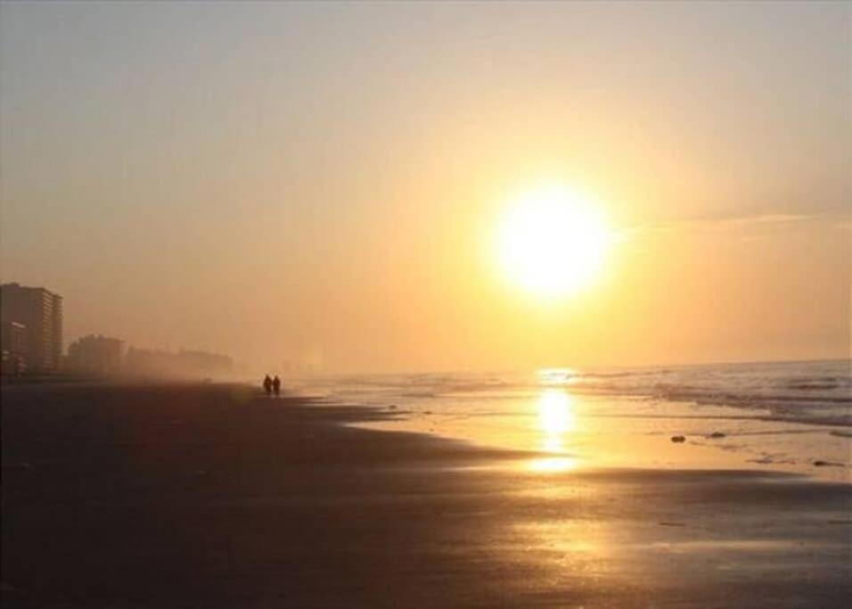 *wonderful Amenities*queen Beds * Pools & More*c50 * Myrtle Beach