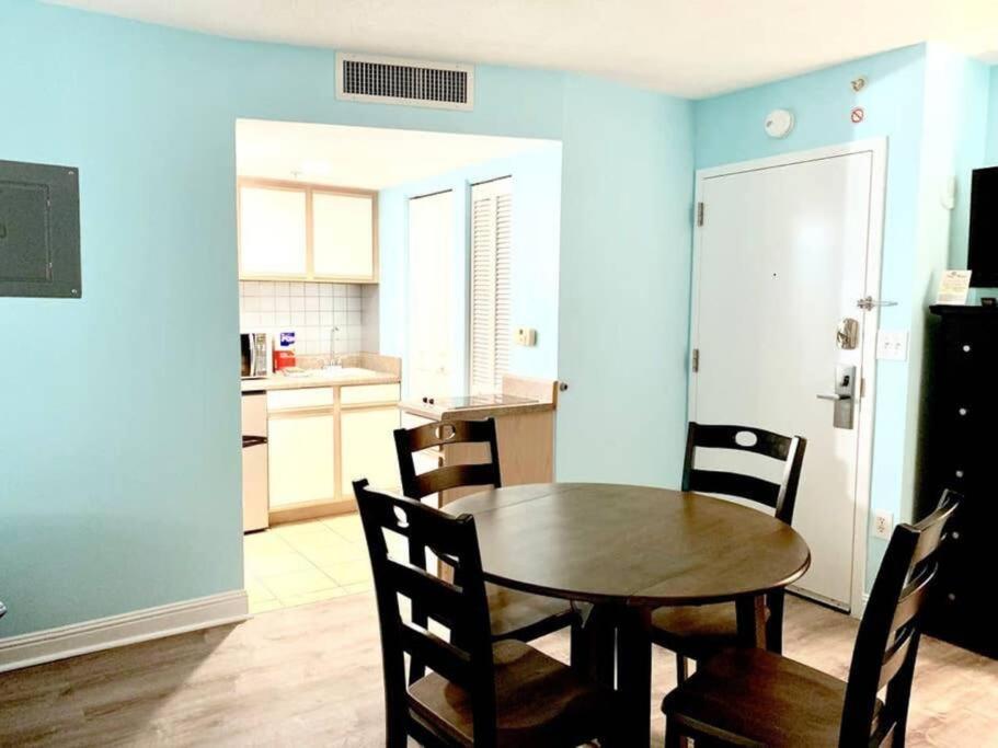Apartment *wonderful Amenities*queen Beds * Pools & More*c50 *